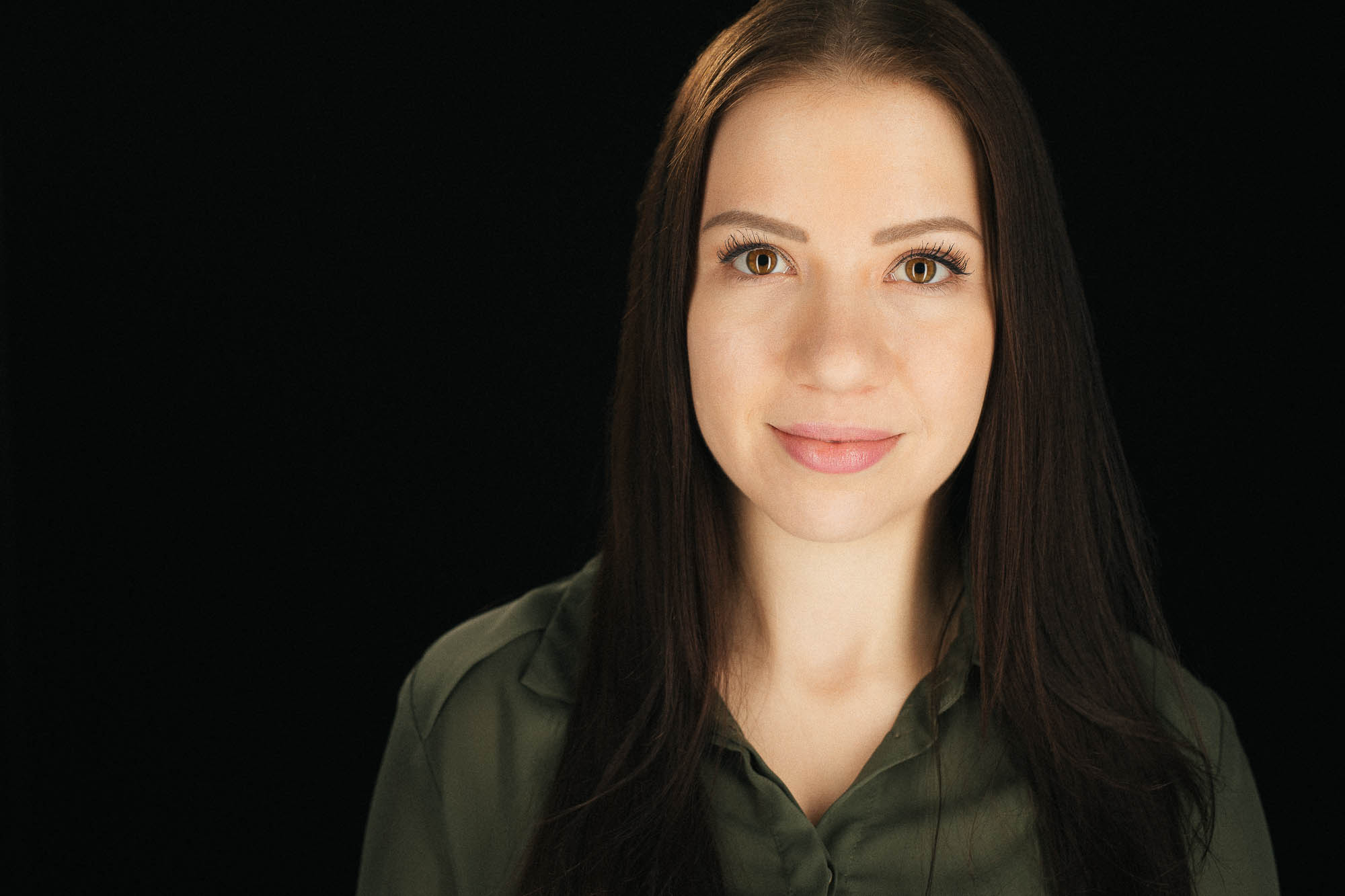 Export x3 Headshot  06574 Dez 01 2019 Bearbeitet 2 Headshots 2019  Miro Nicole Nadine